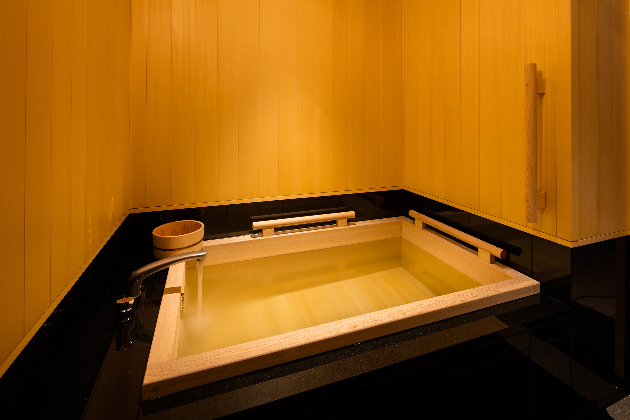 Rectangular Bath With Top Frame