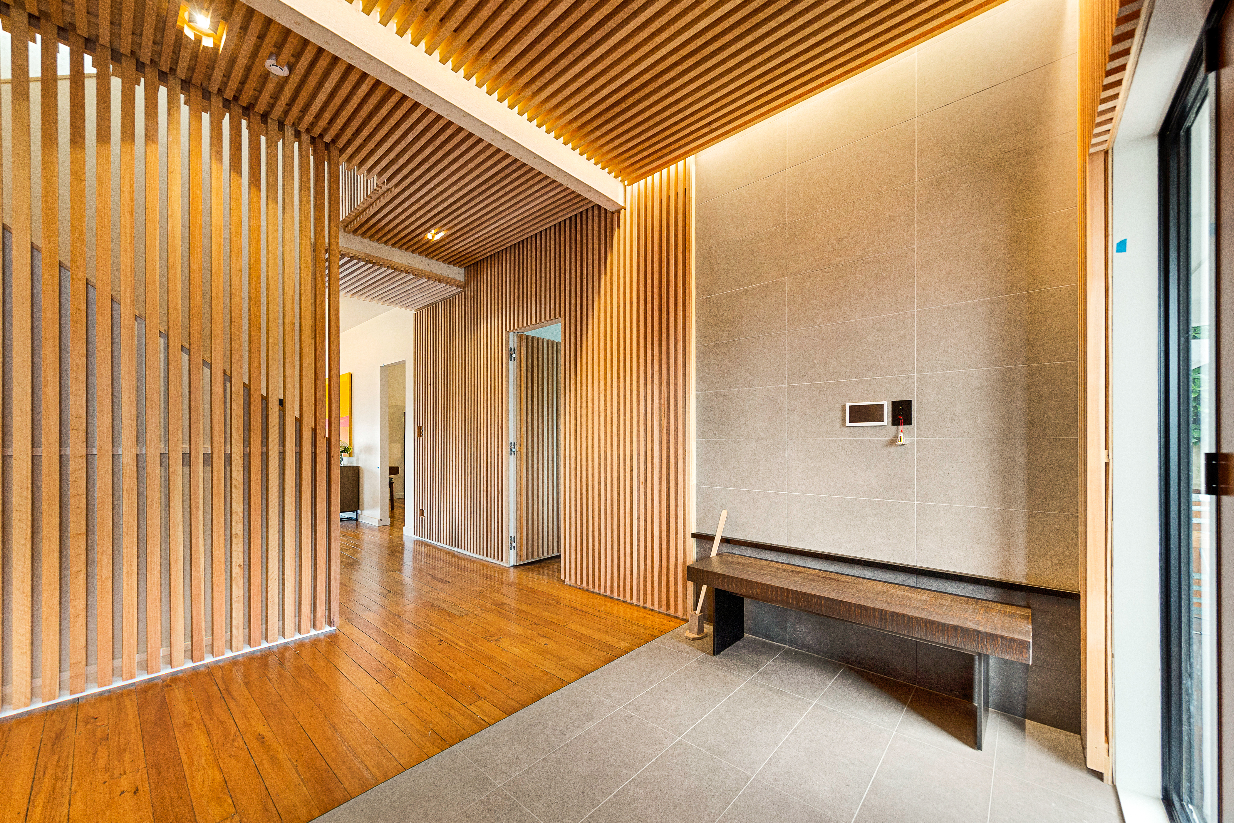 外観は洋風、内観は日本式へのフルリノベーション